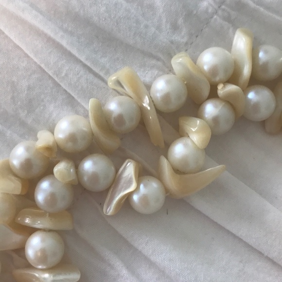 Vintage costume pearl necklace. Super pretty 👑 - Picture 2 of 4